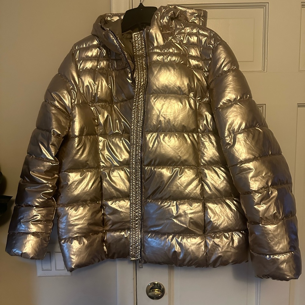 Light weight puffer coat. Removable fur trim NOT included. Metallic gold!